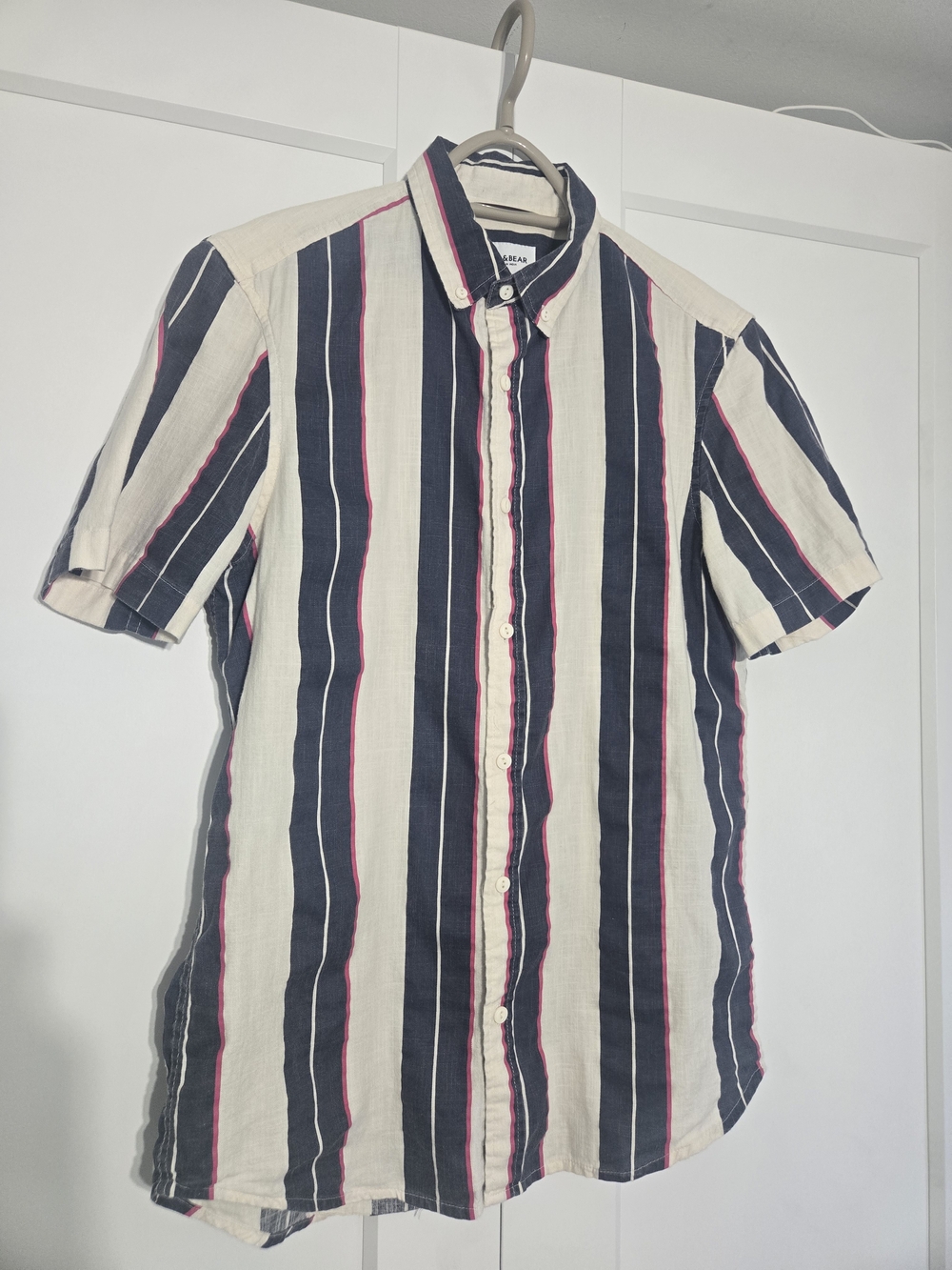 Pull & Bear Short-Sleeve Button-Up Shirt in Navy, Cream & Red Stripe